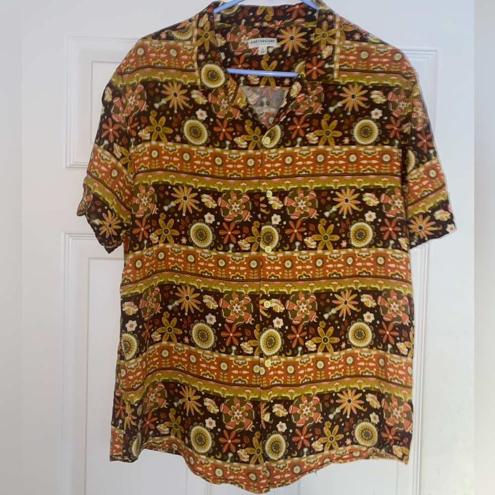 70’s Inspired Button Down Short Sleeve Shirt (M) not L